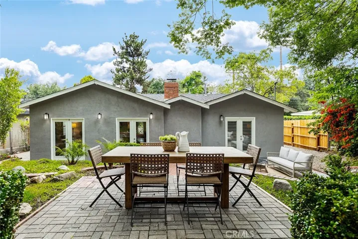 211 E Altadena Drive, Altadena, California 91001