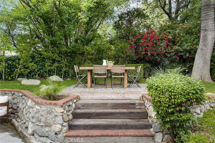 211 E Altadena Drive, Altadena, California 91001