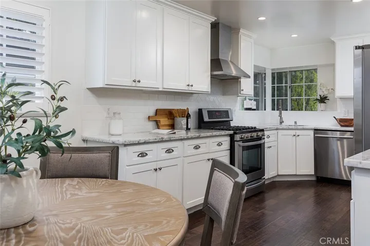 211 E Altadena Drive, Altadena, California 91001