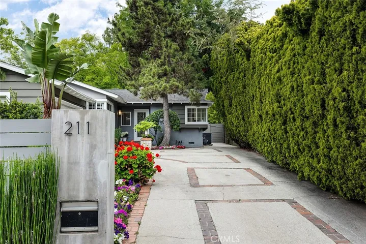 211 E Altadena Drive, Altadena, California 91001