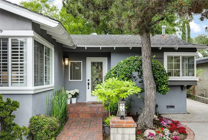 211 E Altadena Drive, Altadena, California 91001