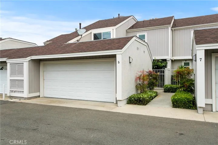 5 Robin Hill Lane, Laguna Hills, California 92653