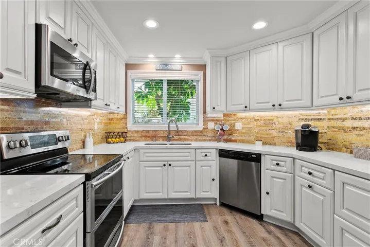 5 Robin Hill Lane, Laguna Hills, California 92653