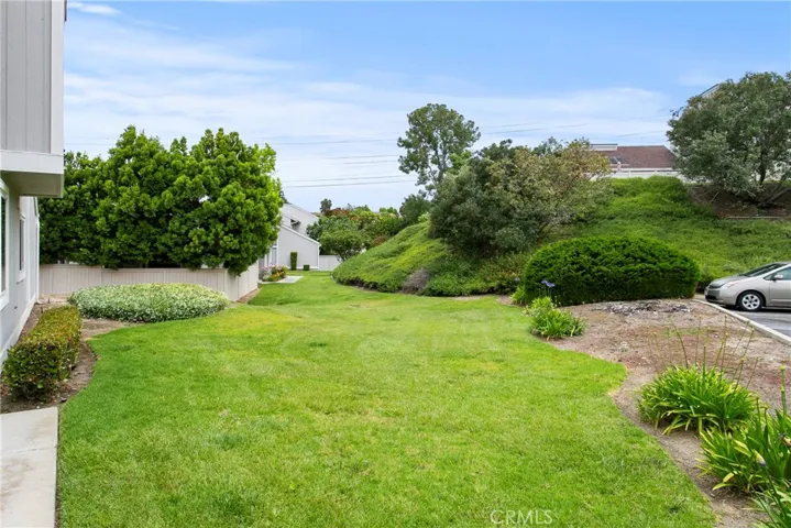 5 Robin Hill Lane, Laguna Hills, California 92653
