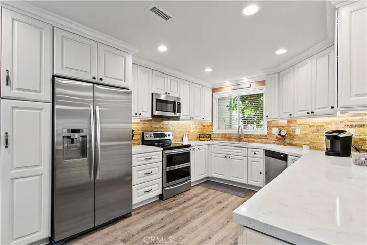 5 Robin Hill Lane, Laguna Hills, California 92653