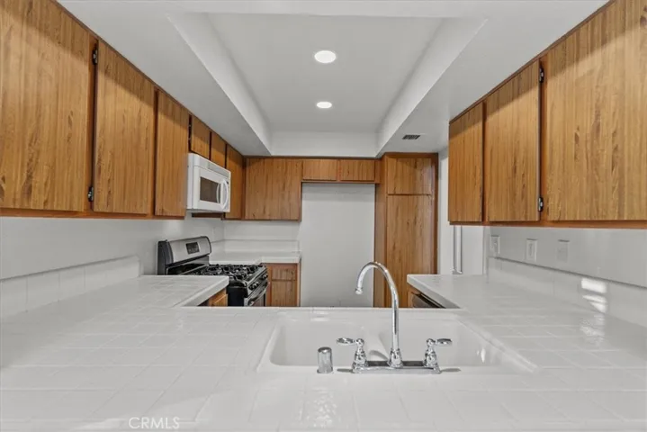 231 Bethany Road 310, Burbank, California 91504