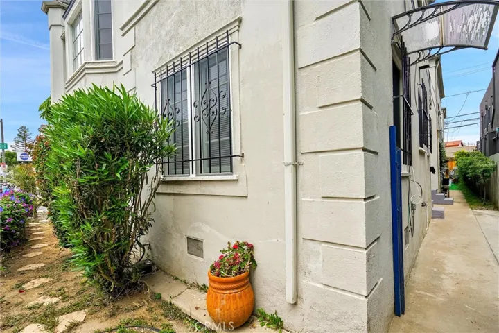 515 Rose Avenue, Venice, California 90291