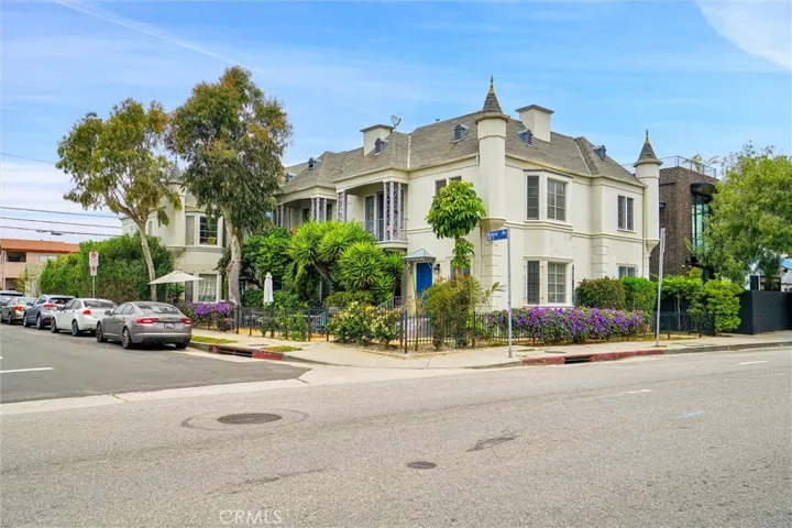515 Rose Avenue, Venice, California 90291