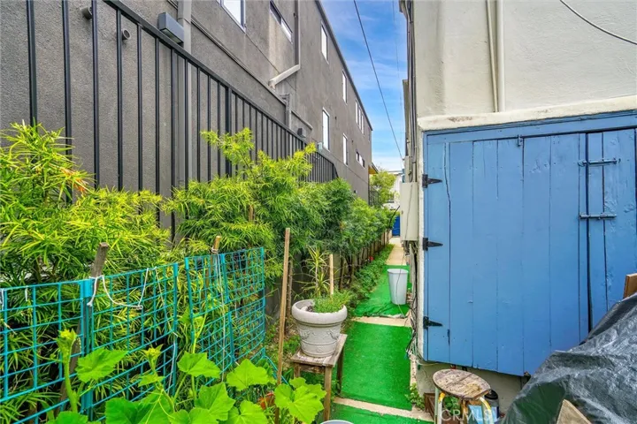 515 Rose Avenue, Venice, California 90291