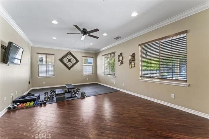 Multipurpose room or large 6th bedroom or living area, movie room and more.