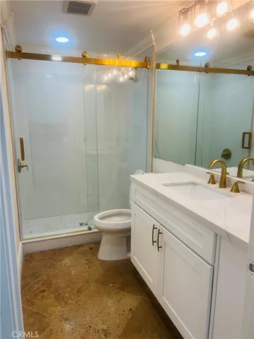 Full Size Bathroom down stairs