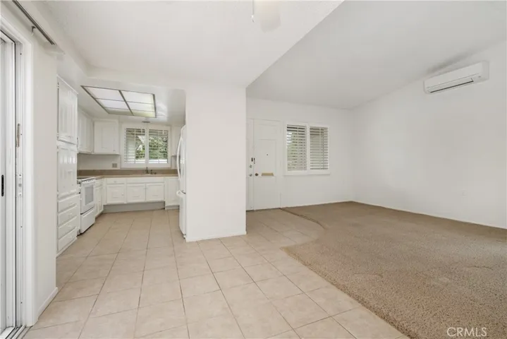 Living room/dining/kitchen