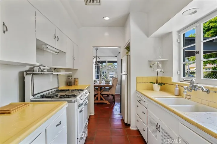 302 N Lima Street, Burbank, California 91505