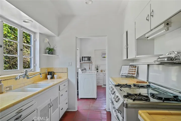 302 N Lima Street, Burbank, California 91505