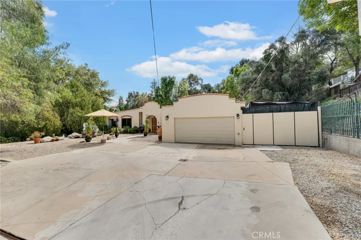 23346 Calvert Street, Woodland Hills, California 91367