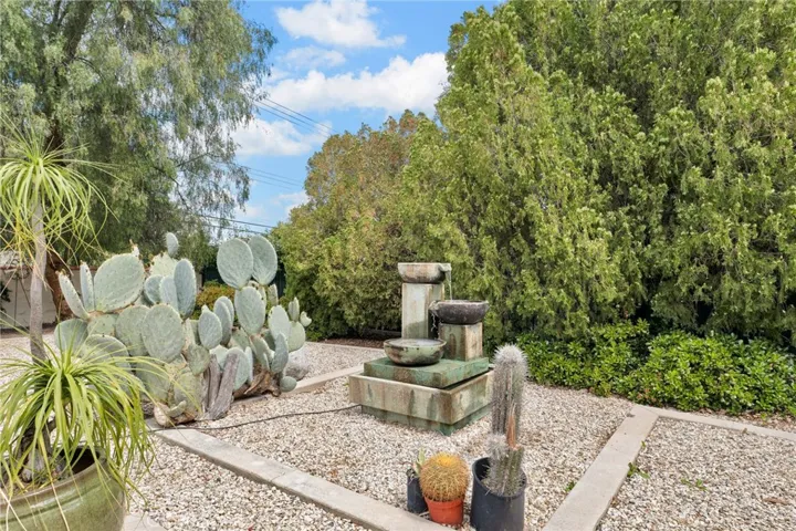 23346 Calvert Street, Woodland Hills, California 91367