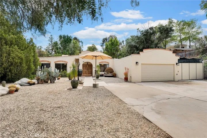 23346 Calvert Street, Woodland Hills, California 91367