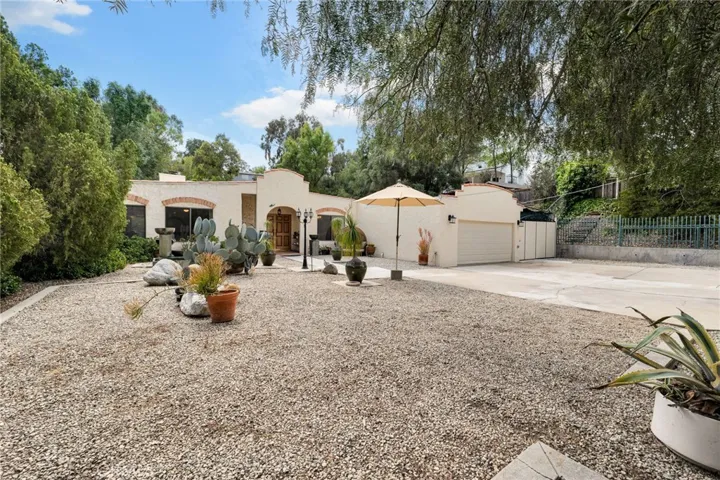 23346 Calvert Street, Woodland Hills, California 91367