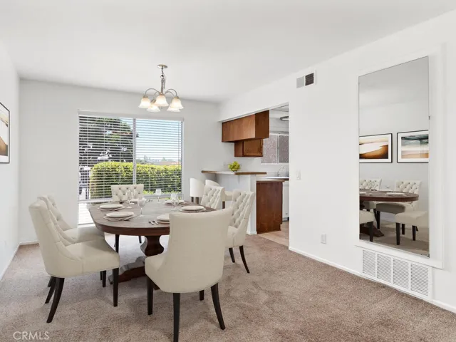 Virtual Staging dining area