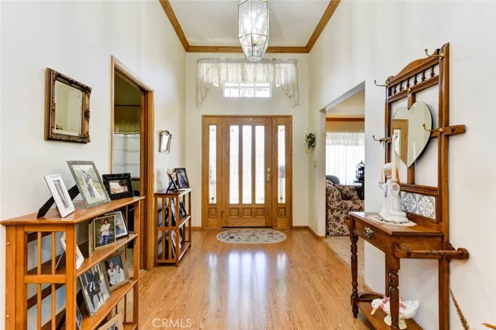 GRAND ENTRANCE WITH BEAUTIFUL OAK FRONT DOOR WITH LEADED GLASS