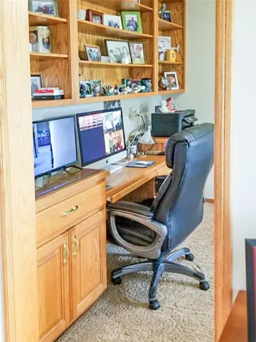EXCEPTIONAL BUILT-IN OAK DESK WITH 2 FILE DRAWERS AND SHELVING