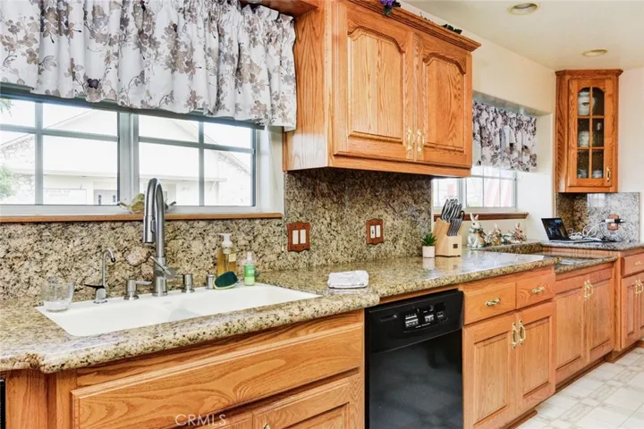 GOURMET KITCHEN WITH  OAK CABINETS AND GRANITE COUNTERS
