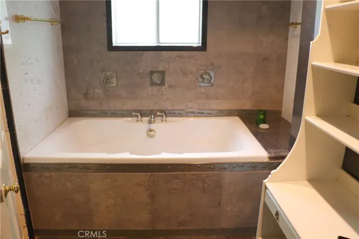 Bathroom 2 Tub