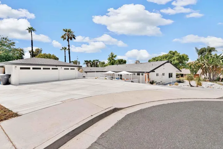 5559 Royal Hill Drive, Riverside, California 92506