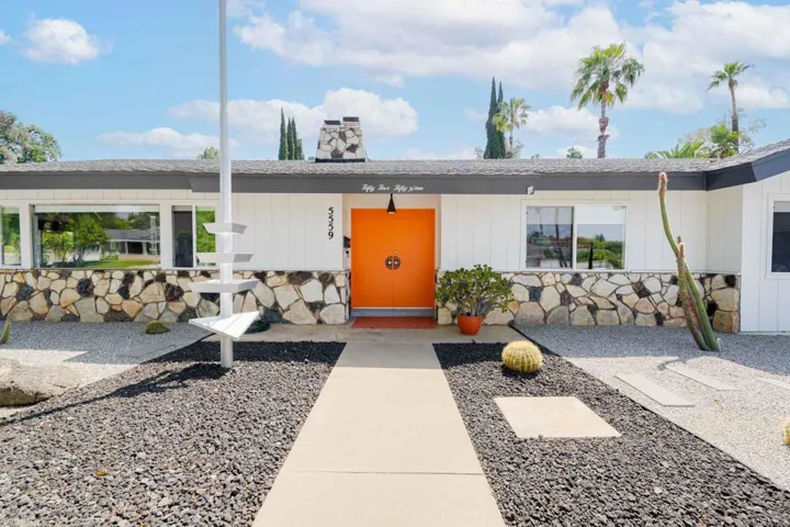 5559 Royal Hill Drive, Riverside, California 92506