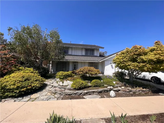 Nestled in the highly sought after Four Seasons tract, this interior tract home is situated on a quiet street!