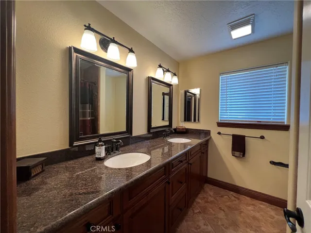 10023 Mirandy Way, Oak Hills, California 92344