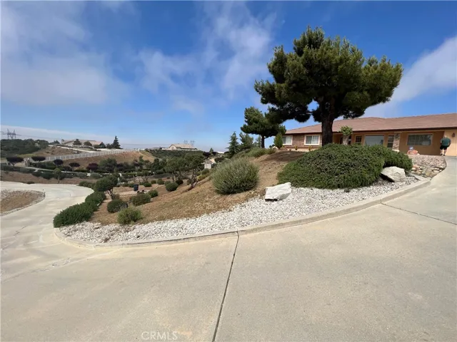 10023 Mirandy Way, Oak Hills, California 92344