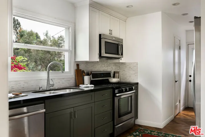 2380 Lake View Avenue, Los Angeles, California 90039