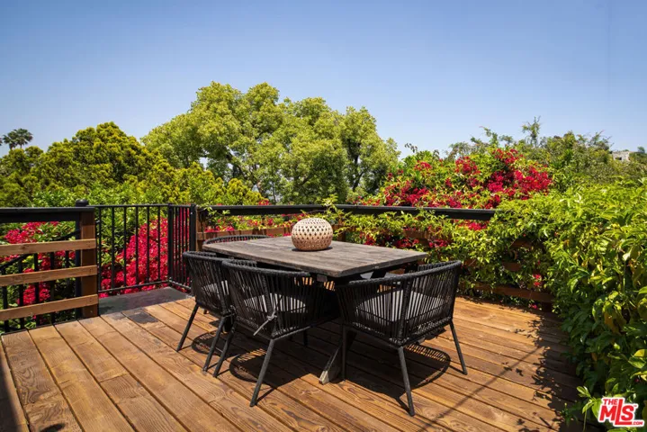 2380 Lake View Avenue, Los Angeles, California 90039