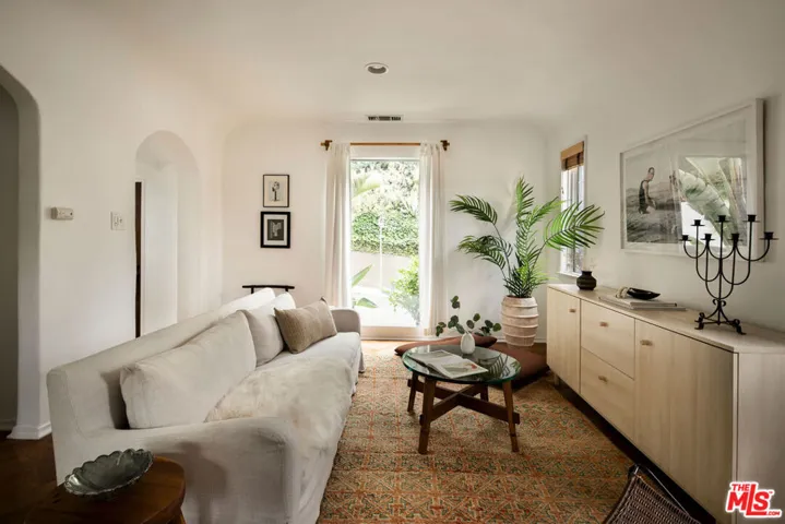 2380 Lake View Avenue, Los Angeles, California 90039