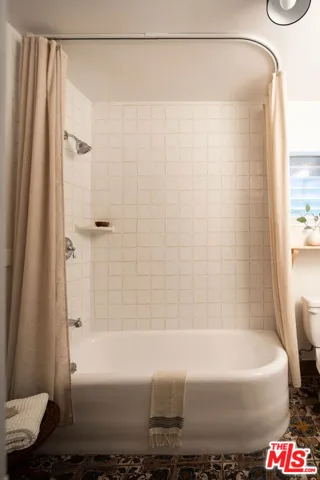 2380 Lake View Avenue, Los Angeles, California 90039