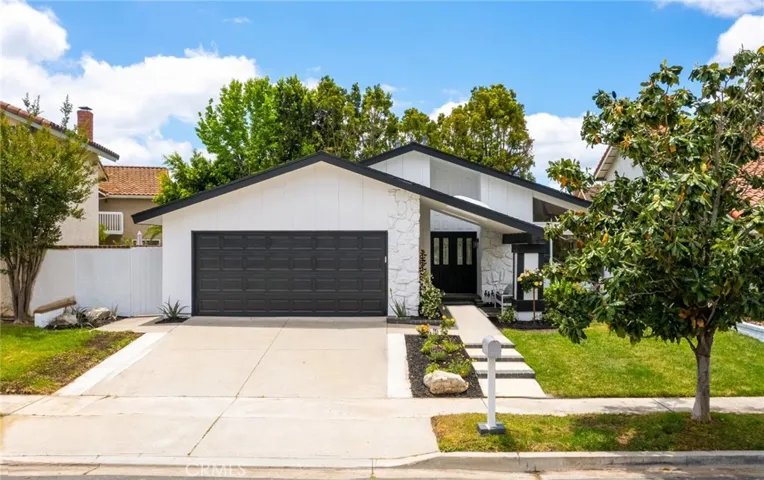 25042 Owens Lake Circle, Lake Forest, California 92630