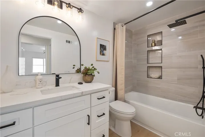 25042 Owens Lake Circle, Lake Forest, California 92630