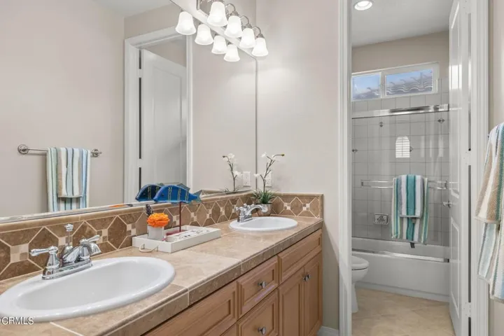 Upstairs Hall Bath with Vanity and Two S