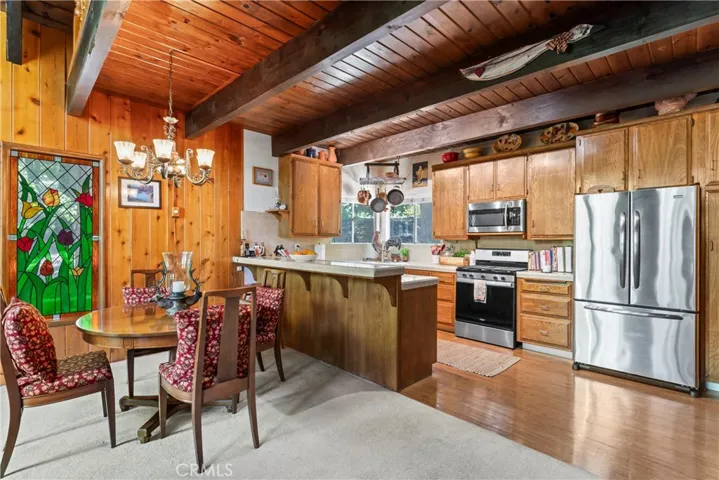 28643 Shenandoah Drive, Lake Arrowhead, California 92352