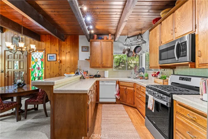 28643 Shenandoah Drive, Lake Arrowhead, California 92352