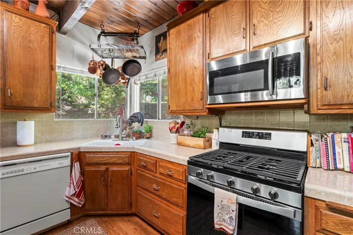 28643 Shenandoah Drive, Lake Arrowhead, California 92352