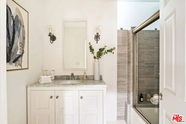 1137 S Ridgeley Drive, Los Angeles, California 90019