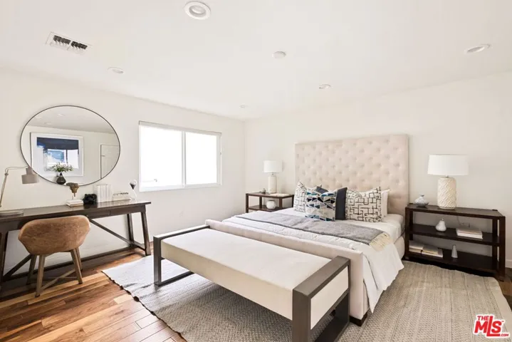 1137 S Ridgeley Drive, Los Angeles, California 90019
