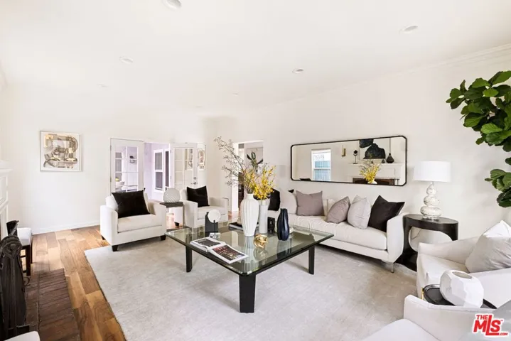1137 S Ridgeley Drive, Los Angeles, California 90019