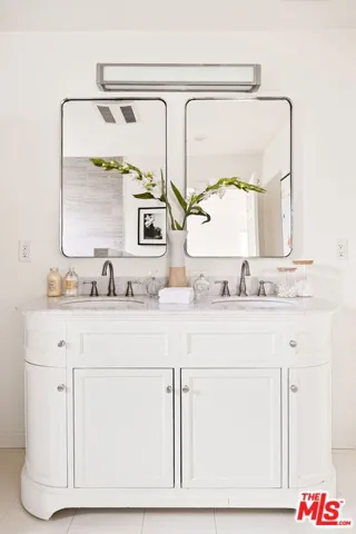 1137 S Ridgeley Drive, Los Angeles, California 90019