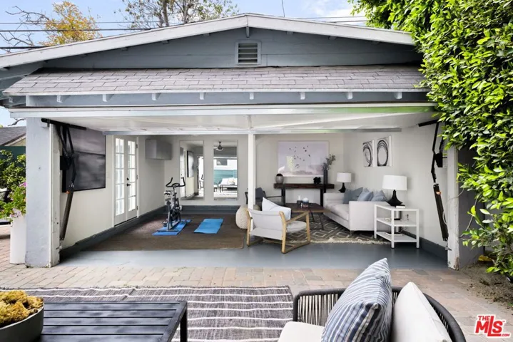 1137 S Ridgeley Drive, Los Angeles, California 90019