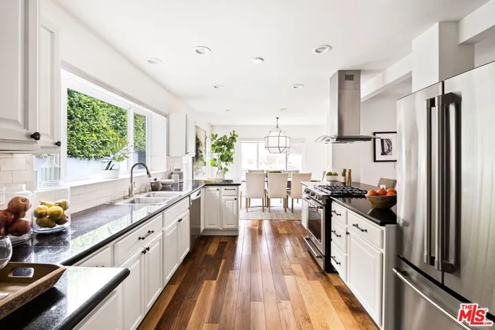 1137 S Ridgeley Drive, Los Angeles, California 90019