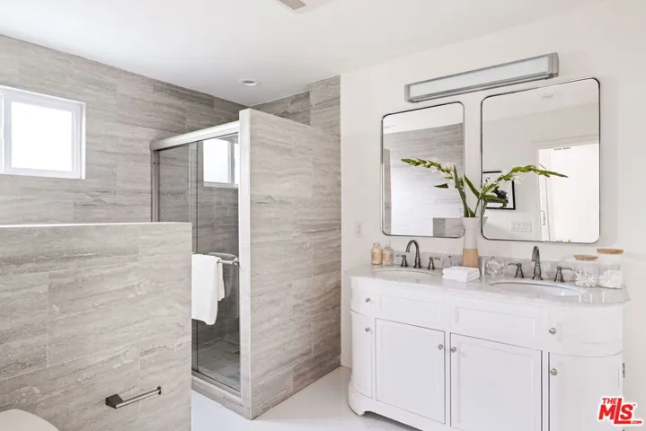 1137 S Ridgeley Drive, Los Angeles, California 90019