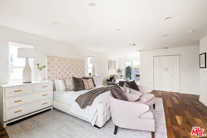 1137 S Ridgeley Drive, Los Angeles, California 90019